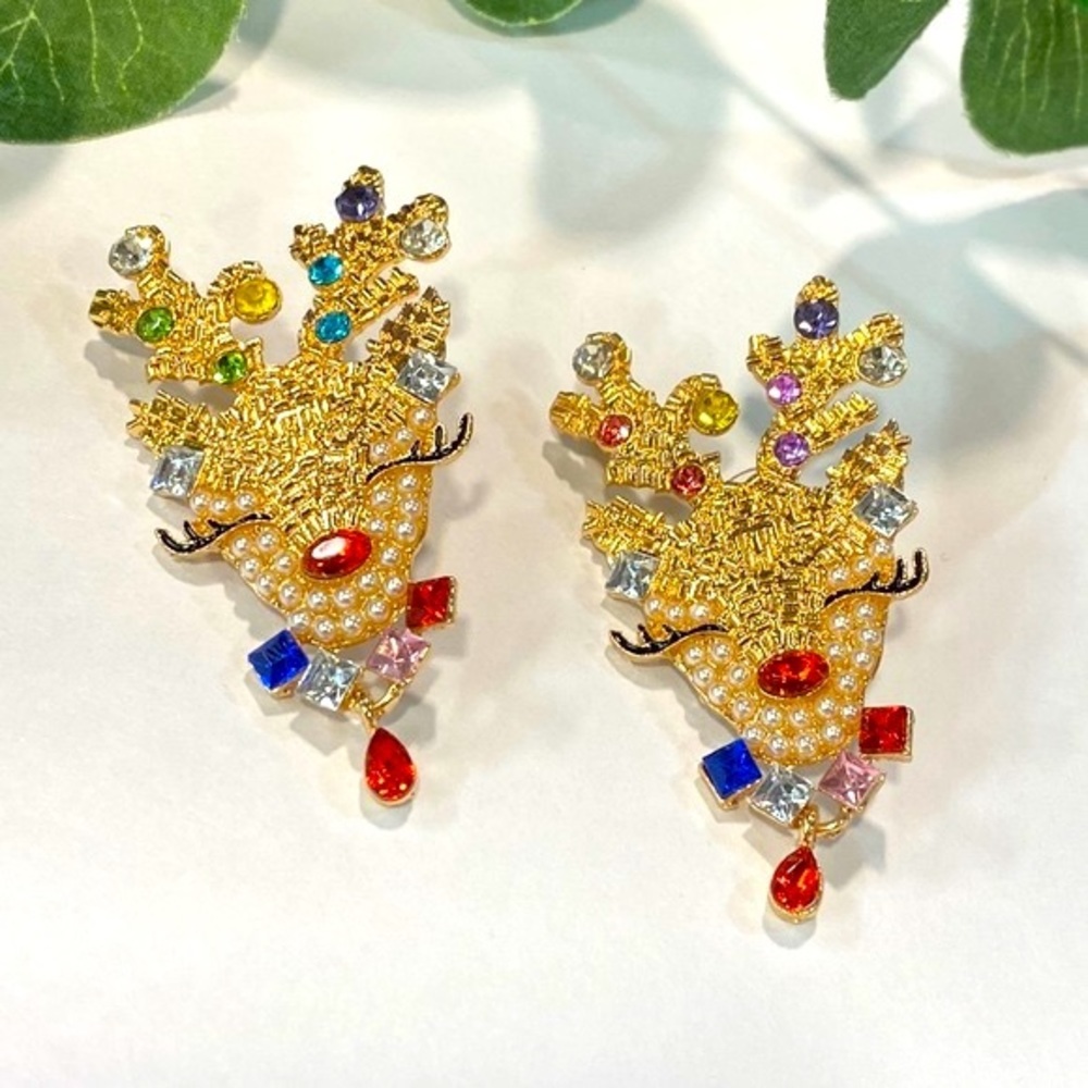 Stunning holiday reindeer earrings